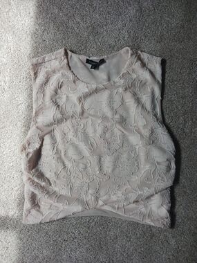 Dynamite Women's Blush Floral Lace Sleeveless Top